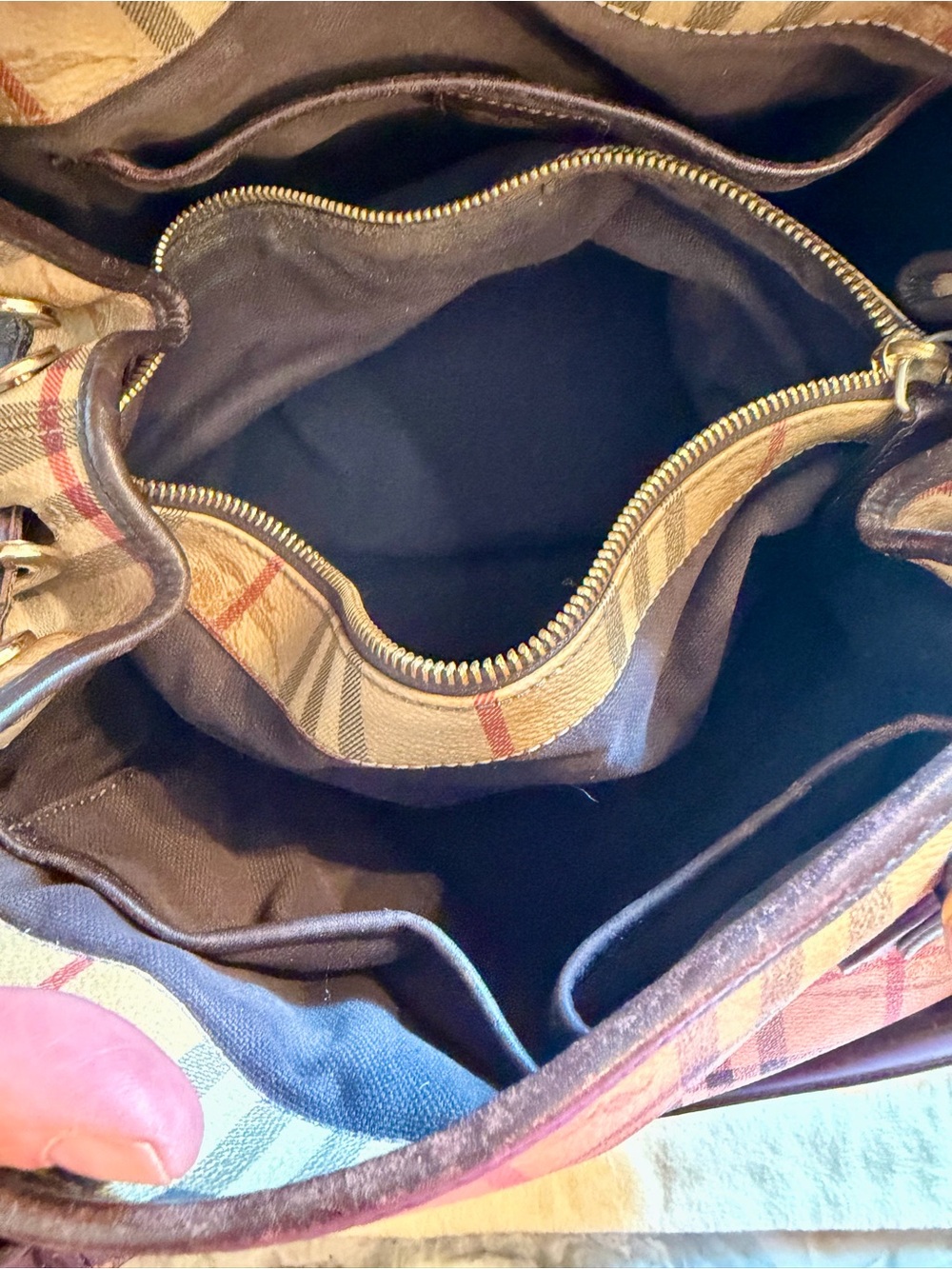 Authentic Classic Burberry Haymarket Collection Large Bag - Picture 6 of 15